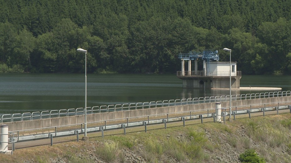 Ľudia neustále bojujú proti výstavbe vodnej elektrárne Málinec. Nechcú sa vzdať svojho života spätého s prírodou