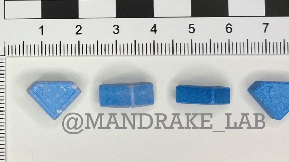 Parádny úlovok britských vyhadzovačov. V nočnom klube zhabali vôbec najsilnejšiu pilulku extázy