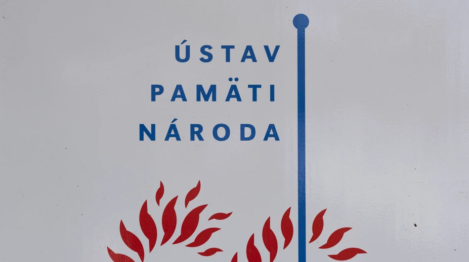 Ústav pamäti národa zverejnil mená vyšetrovateľov ŠtB. Plánuje v tom pokračovať