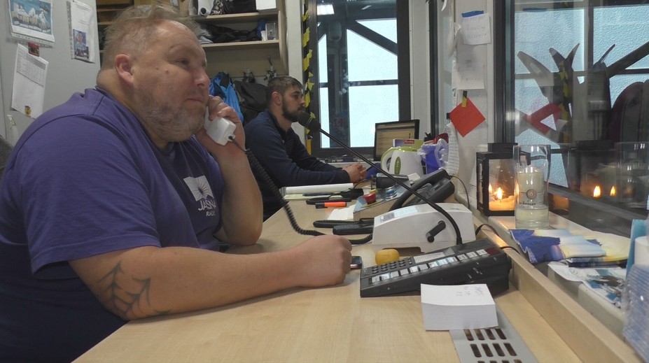 Strávili sme deň s lanovkárom na Chopku. Práca vyzerá jednoducho, no každú chvíľu hrozí riziko