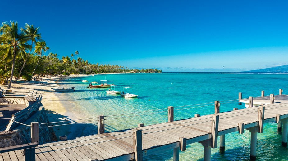 Dovolenkári, ktorí pre pandémiu na pol roka roka uviazli na Tahiti, sa dočkali pomoci