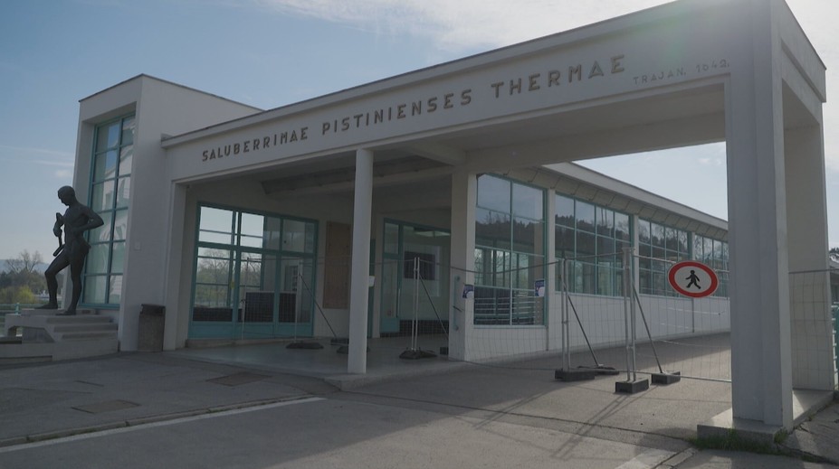 Podnikateľ z Piešťan prichádza o 15-tisíc eur mesačne. Zatvorený symbol mesta brzdí biznis