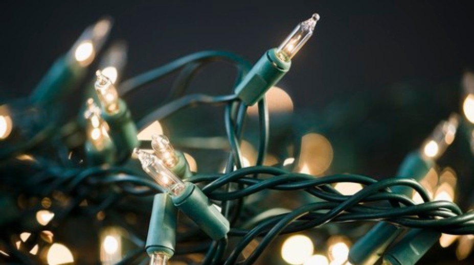 VIDEO: Malé tajomstvo vianočných svetielok. Červená žiarovka má funkciu, o ktorej väčšina netuší