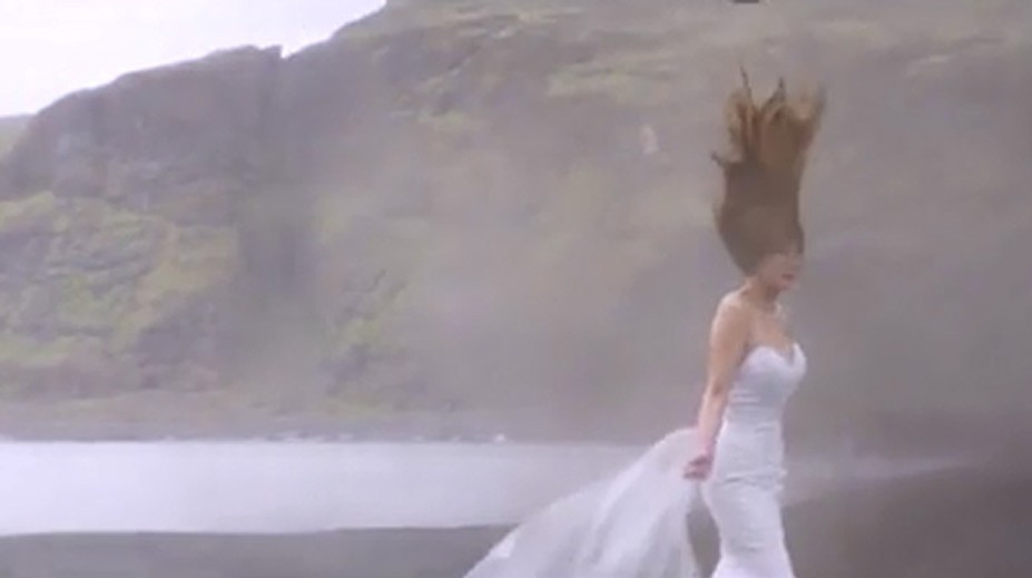 Neveste skoro pristál na hlave vrtuľník. Výsledná fotka je však úžasná