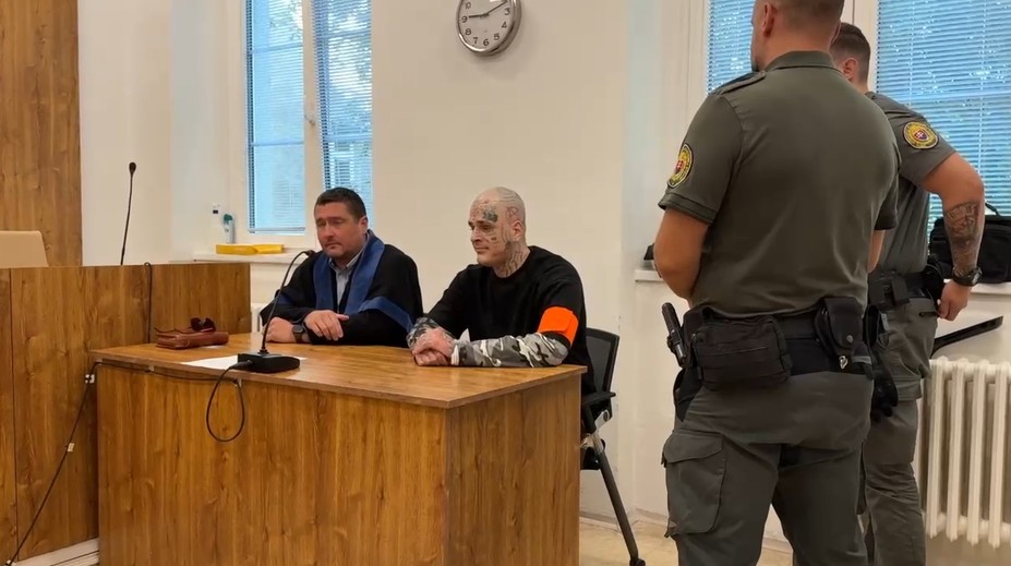 Známy český raper má na krku ďalší vážny problém. Obvinili ho v súvislosti so smrťou mladej ženy v Bratislave