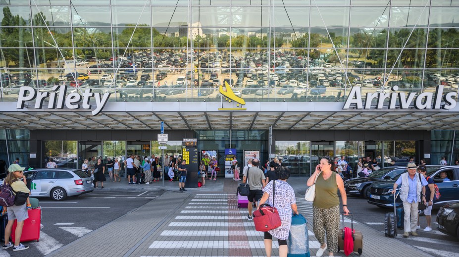 Koniec malých fľaštičiek? Bratislavské letisko je pripravené, chýba už len jedna vec