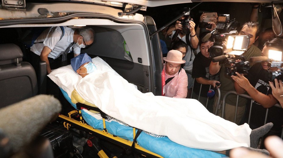 Hviezdu Tomb Raidera dobodali na pódiu. Video len pre silné žalúdky