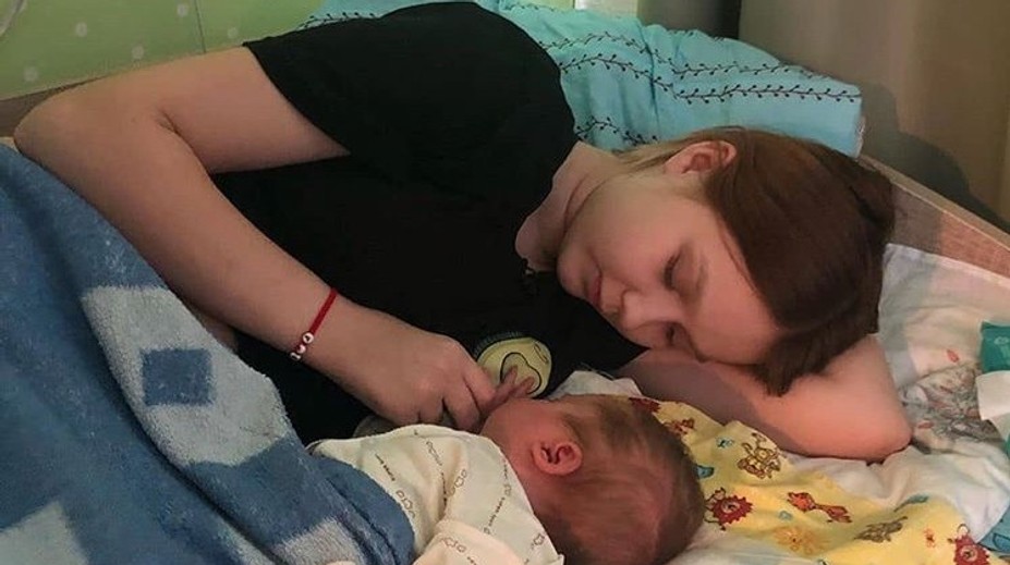 Žiačka (14), ktorá nedávno porodila, oznámila so svojim priateľom (11) nečakanú správu