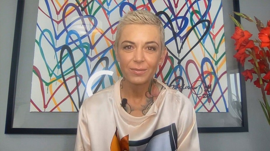 Na Slovensku neznáma, v zahraničí úspešná. Jej výtvory nosí na tele množstvo svetových celebrít