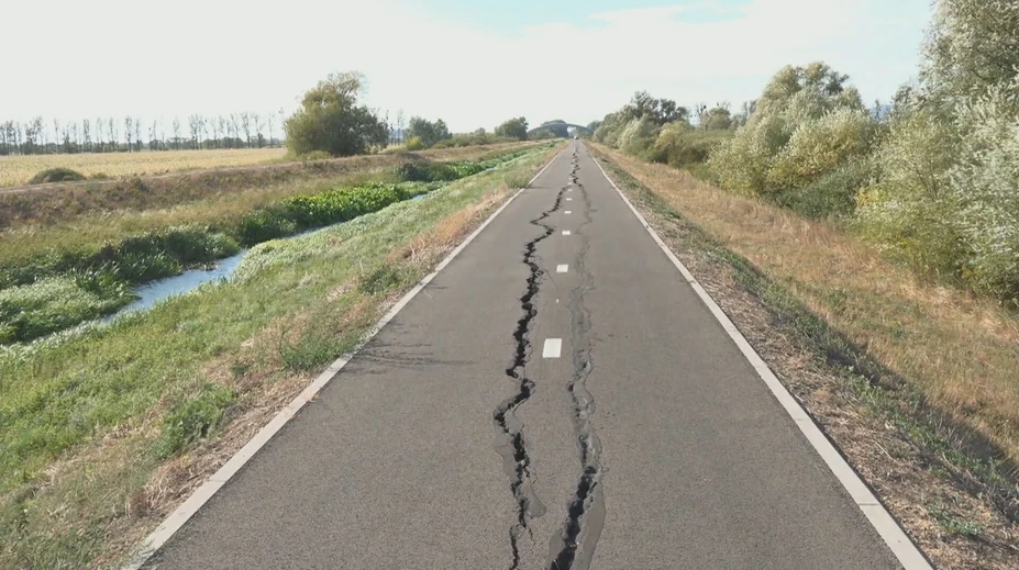 Cyklotrasou na Zemplíne sa tiahne veľká prasklina. Otvorili ju pritom len pred rokom