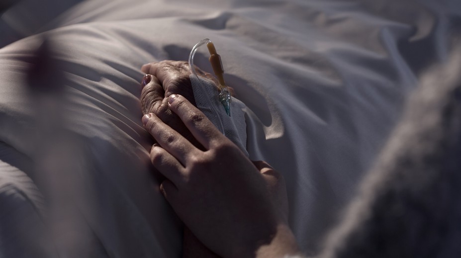 Pápež pripúšťa zastavenie podávania liekov pre terminálne chorých