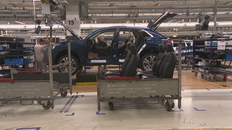 Automobilky sa pobijú o Slovákov. Poznáme ponúkané platy, rozbehne sa masový nábor