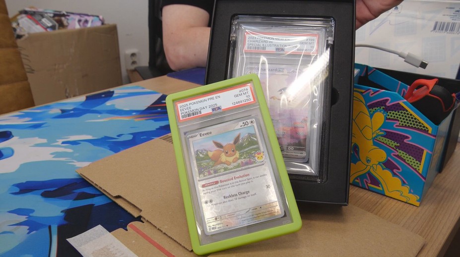 Z obchodu so zberateľskými kartami zmizli vzácne kúsky za desaťtisíce eur. Zlodej vraj veľmi dobre vedel, čo robí