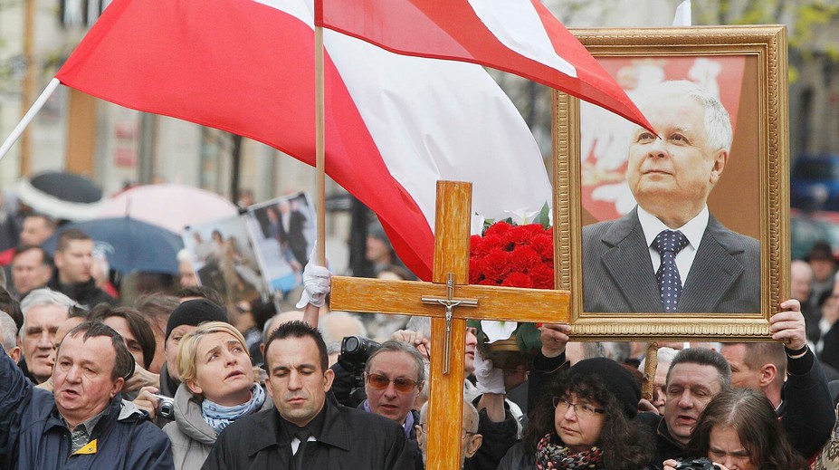 Poliaci chcú obnoviť vyšetrovanie nehody v Katyni, exhumujú pozostatky obetí