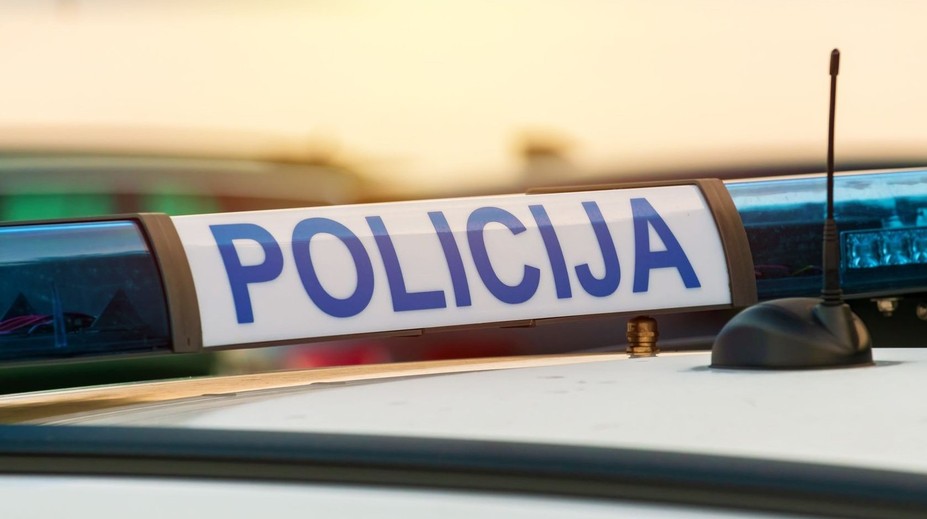 Mal si fotiť nahé deti na pláži. V Chorvátsku zadržali podozrivého Poliaka