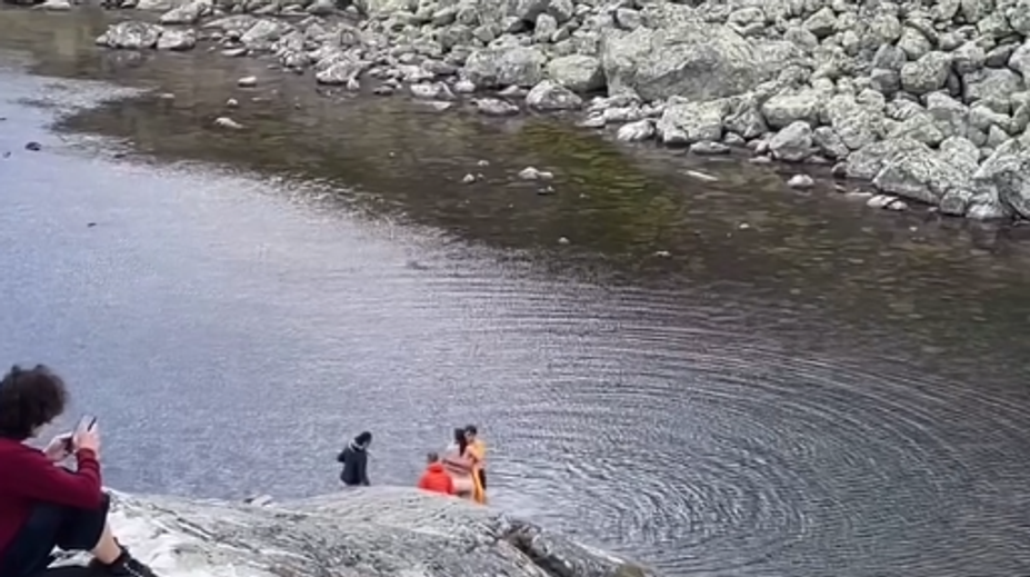 VIDEO: Poburujúce zábery z Tatier. V plese sa veselo kúpali rakúski turisti