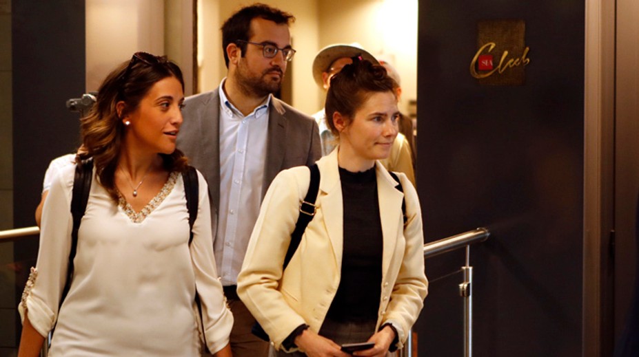 Knoxová, oslobodená z vraždy spolubývajúcej, sa vrátila po rokoch do Talianska