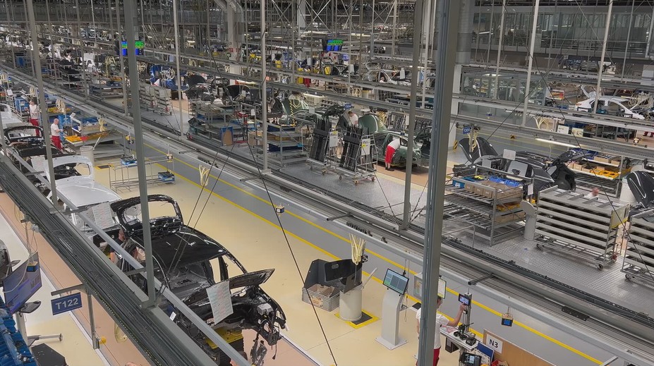 Zvládli by ste 12 hodín v práci? Čínsky model 996 sa šíri do sveta: Slovenské firmy majú jasný postoj