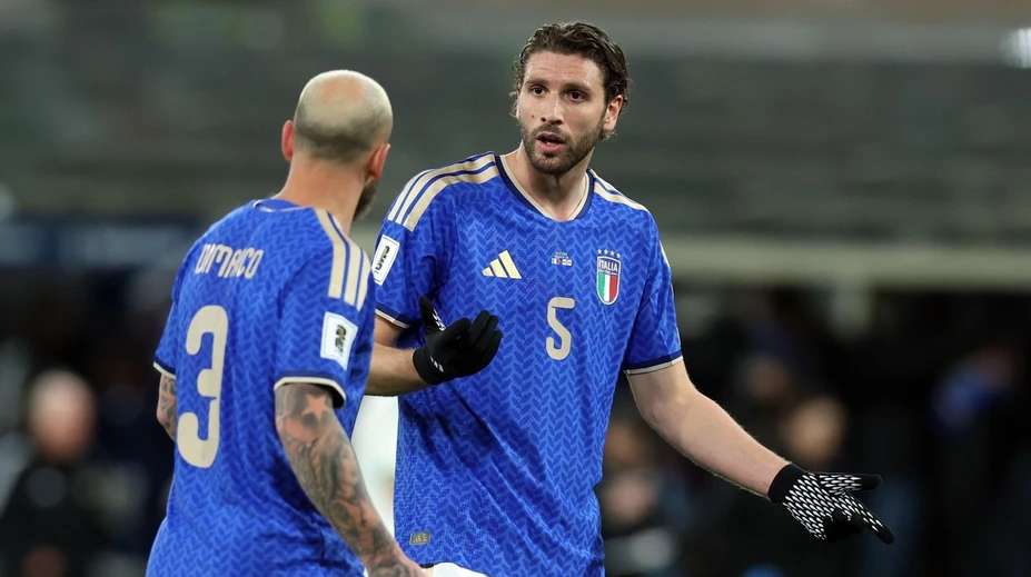 Takmer hotová dohoda napokon zrejme padne. Andrea Pirlo neprevezme Taliansko, problémom sú väzby na Rusko