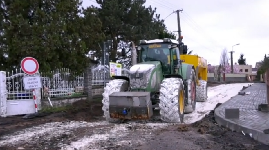 Levičania sa konečne dočkali. Cesty, ktoré ničili autá aj nervy vodičov, sa menia