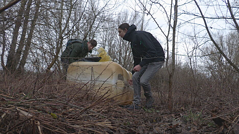 Desiatky vriec odpadu za jeden deň. Dobrovoľníci opäť čistili okolie Liptovskej Mary