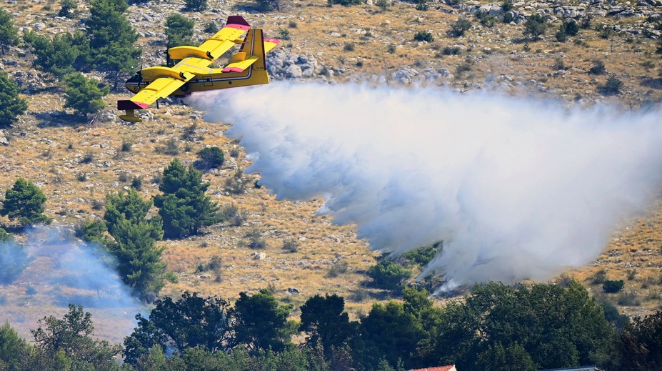 Neďaleko Splitu vypukol rozsiahly požiar. Evakuovať museli niekoľko turistov