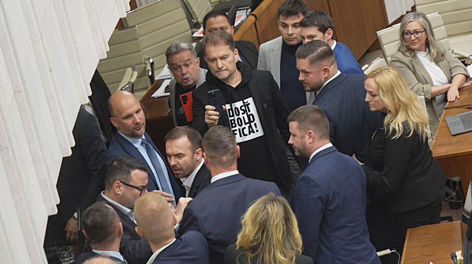 Bitka v parlamente bude mať dohru: Koalícia chystá bič na neposlušných poslancov