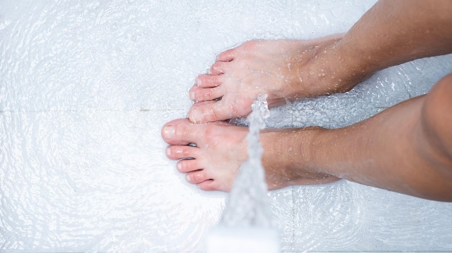 Ako často si umývať nohy? Vedci zistili, že na chodidlách sa nazbiera obrovské množstvo baktérií