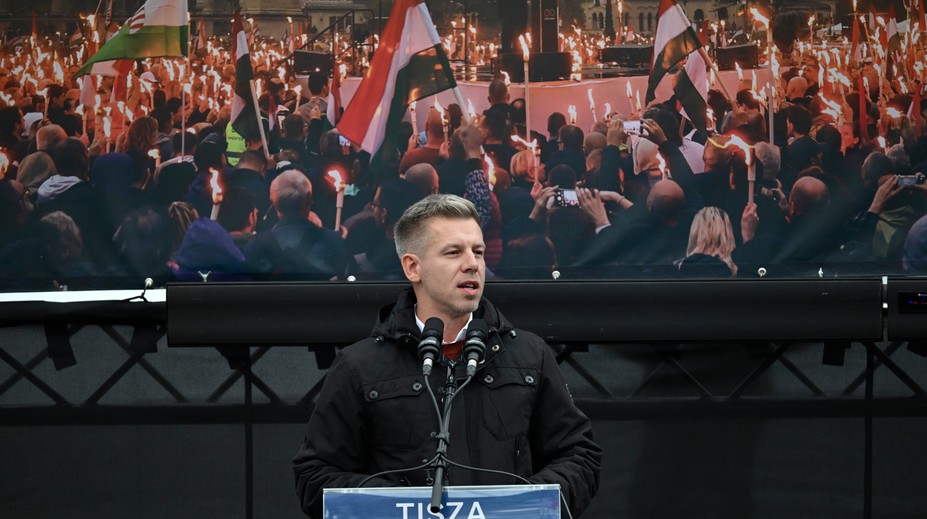 Orbánov Fidesz opäť oslabuje. Magyarova TISZA má v prieskume výrazný náskok