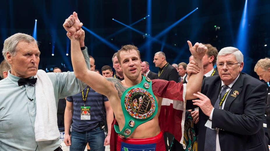 Briedis si bez problémov poradil s Huckom a je majster sveta v ťažkej váhe