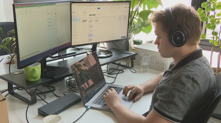 Slováci si obľúbili home office, stáva sa vyhľadávaným benefitom. Firmy by však chceli návrat do kancelárií