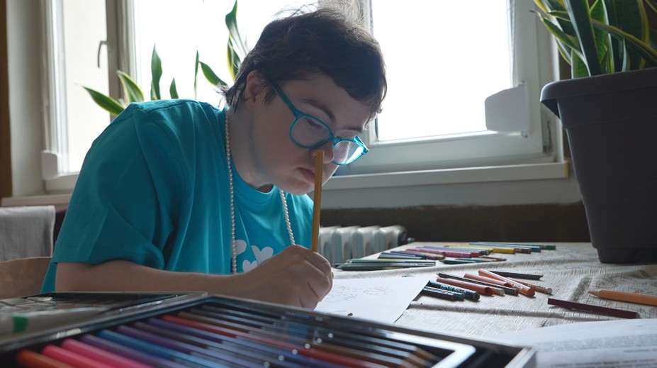 Maľuje, pomáha a inšpiruje: Barborka s Downovým syndrómom zmenila životy detí v Afrike