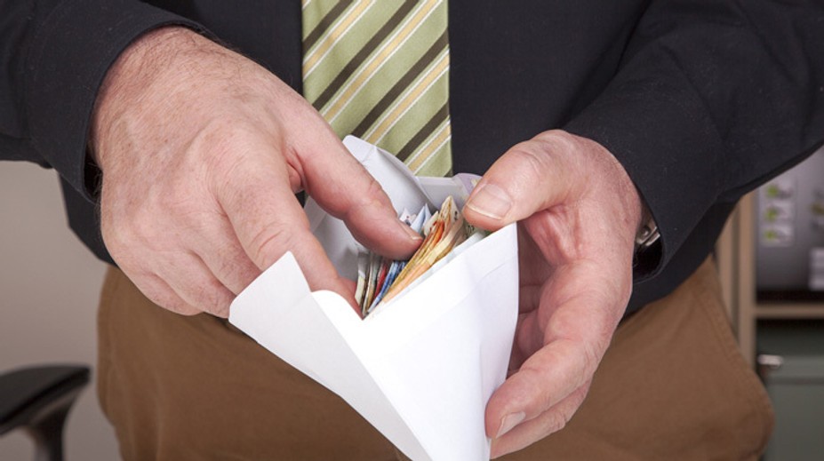 Primára z Prešova, ktorý bral od onkologických pacientov peniaze, vajcia aj fľaše, odsúdili