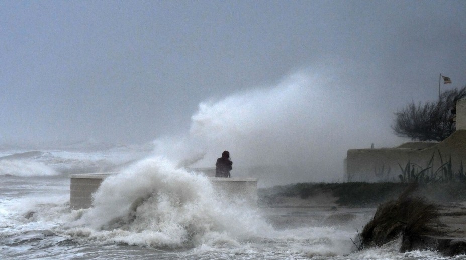 Španielsko potrápil víchor a husté sneženie, zahynuli dvaja ľudia