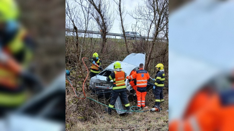 FOTO: Vážna nehoda na D1: Diaľnica je v smere do Žiliny neprejazdná