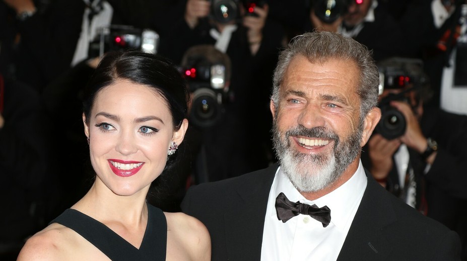 Mel Gibson po šesťdesiatke opäť otcom. Mladučká priateľka mu porodila deviate dieťa