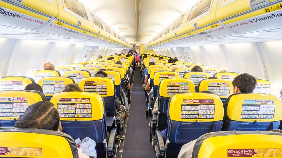 Letuška prezrádza tajomstvá Ryanairu: Akým sedadlám sa vyhýbať a čo si nikdy nebrať do podpalubnej batožiny