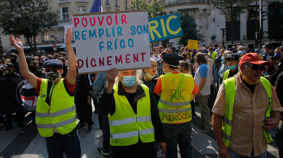 Žlté vesty vo Francúzsku opäť protestujú