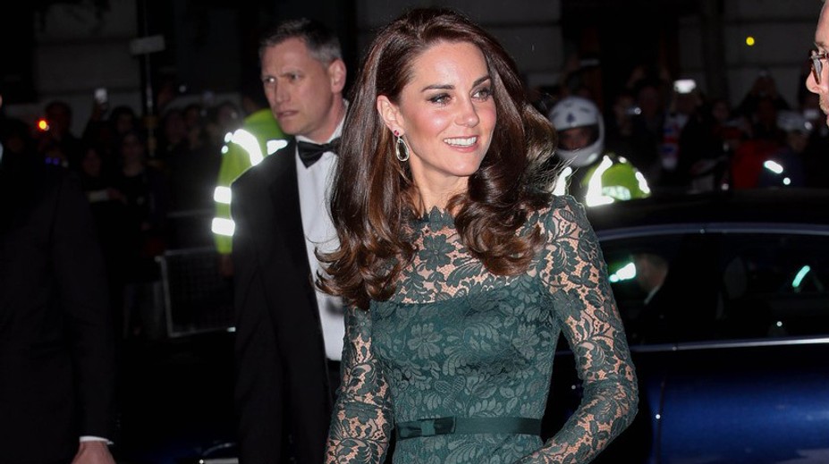 Kate Middleton ozdobou galavečera. Prekvapila cenou kabelky