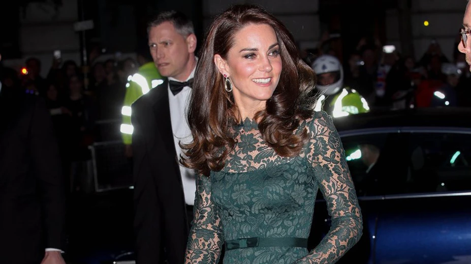 Kate Middleton ozdobou galavečera. Prekvapila cenou kabelky