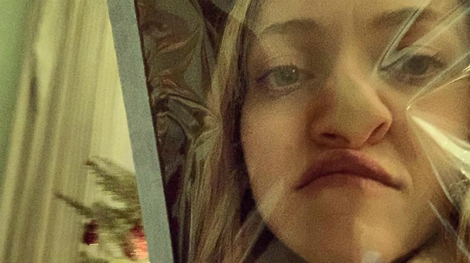 Obľúbená herečka sa takto "znetvorila": Spoznávate ju?