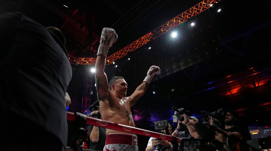 VIDEO: Oleksandr Usyk predviedol vo Wembley galapredstavenie a zjednotil tituly. Súperovi zasadil KO v piatom kole
