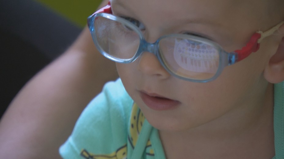 Dominik má poruchu nervového systému. Pomôcť mu môžu kmeňové bunky, liečba je však nákladná