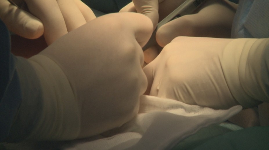 K lekárovi prišla s banálnym problémom. V nemocnici ohluchla a dostala otravu krvi