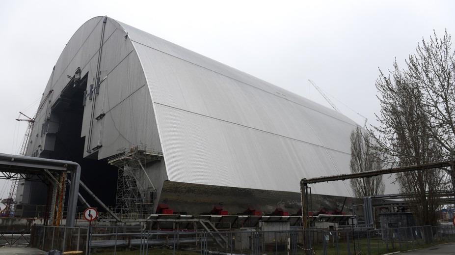 Nebezpečenstvo z Černobyľu. Štít, ktorý zakrýva elektráreň, má prepúšťať radiáciu a treba ho vymeniť