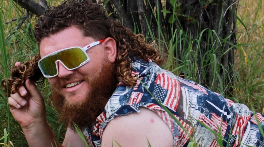 Vpredu biznis, vzadu párty. Súťaž nesmrteľných účesov ovládol muž s príznačným menom