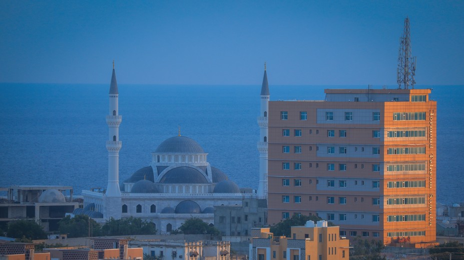 Militanti z aš-Šabábu zaútočili na hotel v somálskej metropole