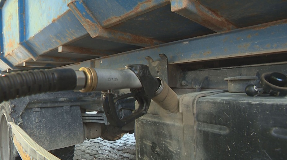 Dopravcovia sú pre obmedzenia na pumpách v problémoch. Varujú, že sa to môže prejaviť aj na cenách tovarov