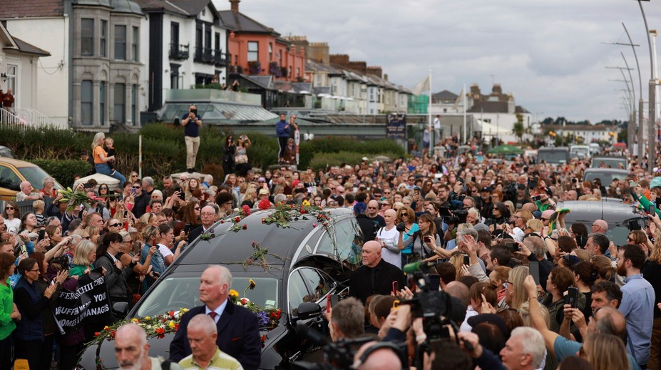 GALÉRIA: So zosnulou speváčkou Sinéad O'Connor sa v uliciach lúčili tisícky ľudí