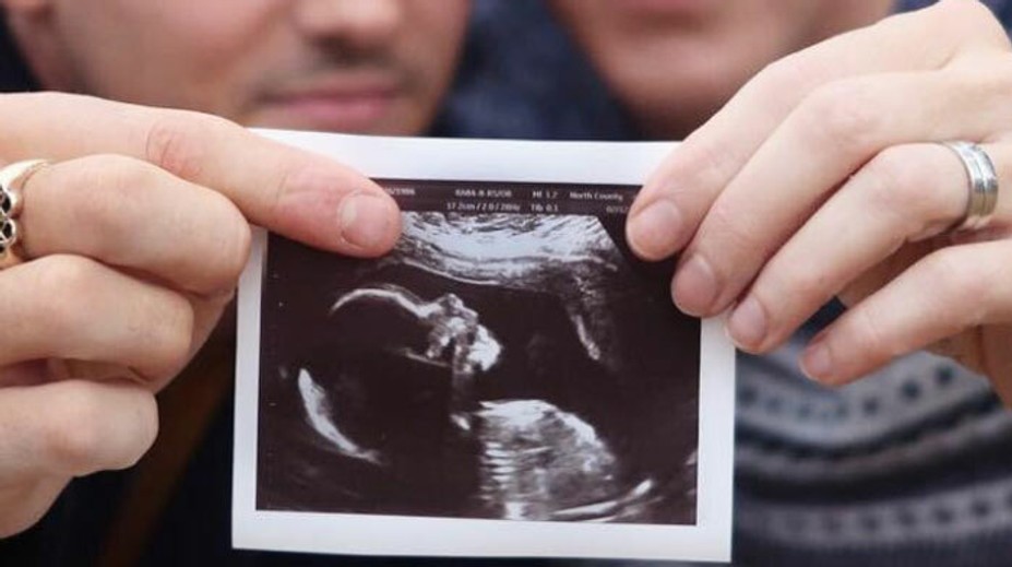 Svetoznámy olympionik bude otcom. S manželom sa tešia na prvého potomka